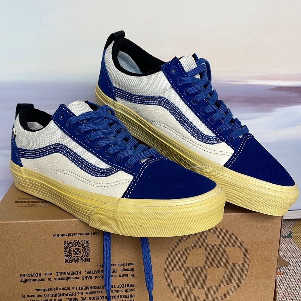 Vans WMNS Old Skool Split
Vintage Blue
VN0A5FBGFUH
Sneakers - Picture 4 of 16